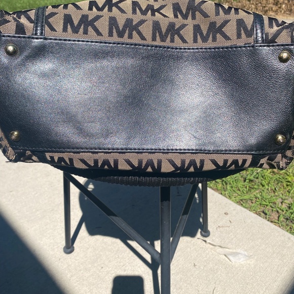 Michael Kors Purse - Picture 6 of 6